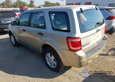 2012 Ford Escape Xls z USA, uszkodzony, nr VIN 1FMCU0C71CKB53291